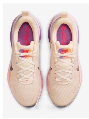 Nike Vomero 18
Women's Road Running Shoes  size 7 gently used